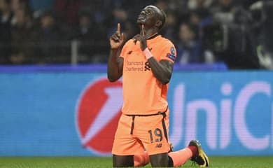 Mané diz se inspirar em Ronaldinho e brinca: 'Sou mais rápido que Salah' -  Lance!