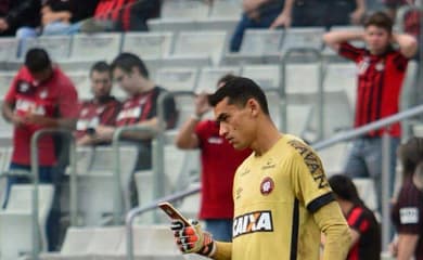 Esporte Que Aposta Em Linha Telefone Celular Com Campo De Futebol