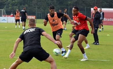 São Paulo conta com o reforço de jovens de Cotia no treino desta segunda