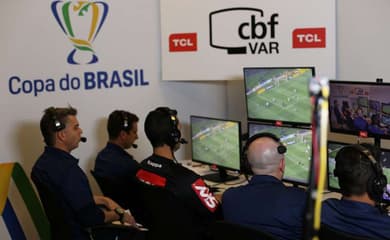 Quantas bolas existem em um jogo oficial no Brasil? Veja o regulamento -  Lance!