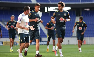 Jogadores se apresentam à seleção brasileira nesta segunda e fazem primeiro  treinamento