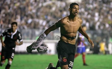 Ex-jogador do Bahia e Chapecoense faz gol e garante empate da