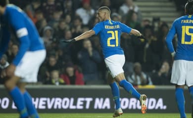 Tite diz que dança com Richarlison foi promessa em caso de gol