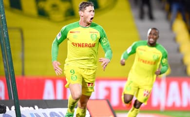 Torcedores do Nantes prestam homenagens a Emiliano Sala - Lance!