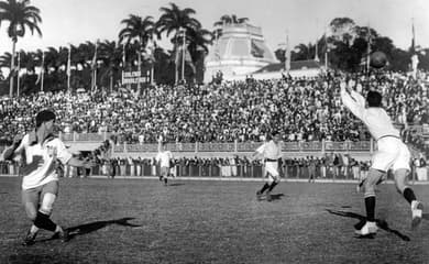 O primeiro jogo de futebol no Brasil faz aniversário hoje. Mas foi