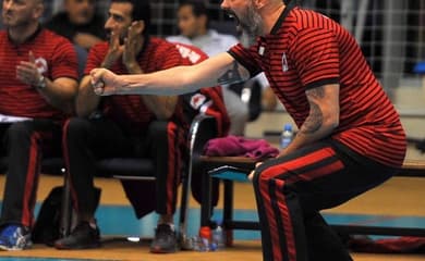 Ex-técnico do Vasco conquista título no campeonato Iraniano