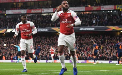 Arsenal vence jogo com viradas e gol no último lance para seguir