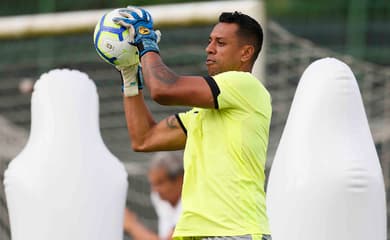 Ele já foi contestado, hoje, é o goleiro com o maior número de defesas de  pênaltis em 2023