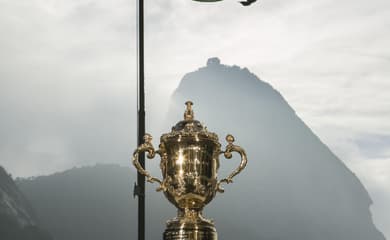 Troféu da Copa do Mundo de Rugby visita projeto de Paraisópolis - MKT  Esportivo