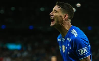 Cruzeiro pressiona até o fim, vence e avança na Copa do Brasil