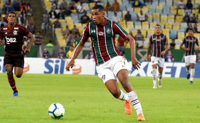 Ex-jogador do Flamengo vibra após filho ser relacionado para jogo