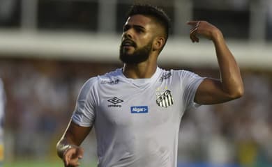 Santos emplaca cinco partidas sem perder no Brasileirão e chega