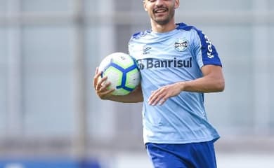 Vivo em três competições, Grêmio se prepara para mês decisivo