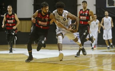 Com três jogadores cada, Flamengo e Botafogo lideram seleção da