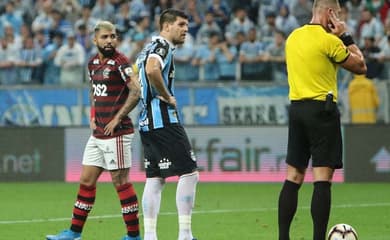 Conmebol divulga áudios do VAR de lances do jogo Grêmio x Flamengo