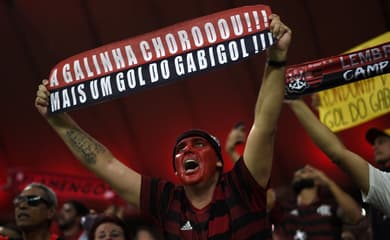 Flamengo faz novos testes e tem 10 jogadores liberados para pegar