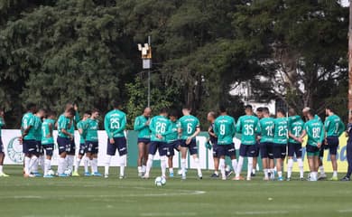 A lista dos 13 jogadores do Palmeiras que estavam fora dos planos com Mano  e Mattos 