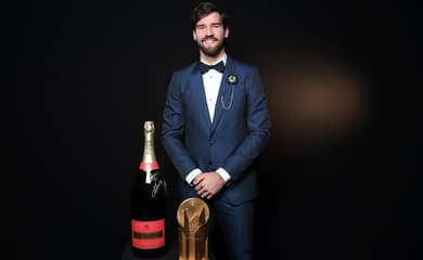 Alisson é eleito melhor goleiro do mundo pela France Football 