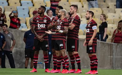 Flamengo foi superior ao Corinthians no primeiro jogo da final