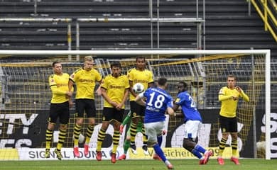 Luta contra o racismo: jogadores de Union Berlim e Schalke 04