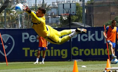 Gol Gol Futebol Com Quatro Cones Jogar Bola