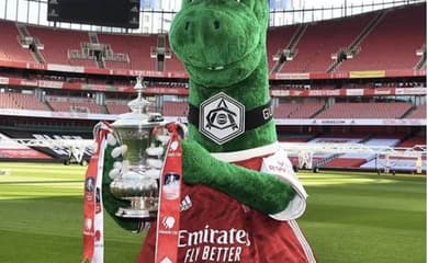 Arsenal cede empate nos acréscimos e se distancia do título inglês