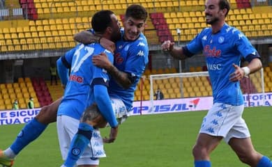 Roberto Insigne Jogador Benevento Durante Partida Campeonato