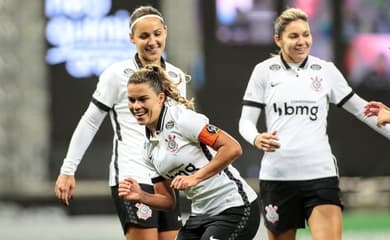 Corinthians vence Palmeiras em 1º jogo da semi do Brasileirão