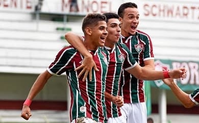 São Paulo vira sobre o Santos e avança à final do Paulista Feminino nos  pênaltis