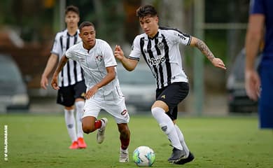 Corinthians arranca empate com o São Paulo e mantém a liderança do  Brasileirão