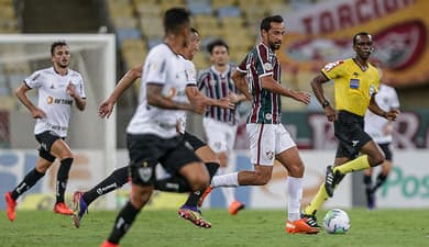 Com um a menos, Atlético-MG segura empate com Inter