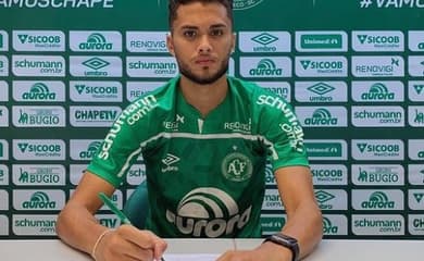 Cesco mira primeiro jogo no profissional da Chape: 'Meu sonho é estrear' -  Lance!