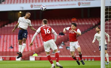 City goleia Arsenal em jogo de um time só