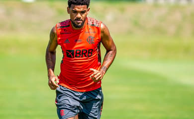 Wesley, do Flamengo, doa chuteira a jogador do Floresta: 'Sempre