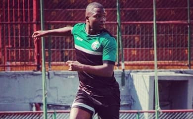 Jogador do Slavia Praga é banido por 10 jogos por conta de racismo