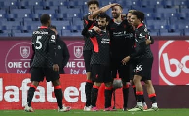 Liverpool vence o Burnley pelo Inglês e entra na zona de