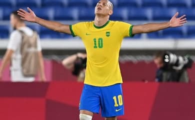 Richarlison se destaca entre os titulares da Seleção Brasileira como o 9 de  Tite