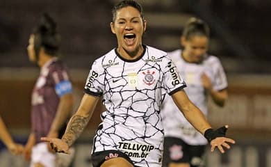 Corinthians Feminino faz três gols e leva boa vantagem para jogo