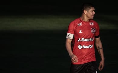 Ele é o melhor jogador do Corinthians na temporada e causa