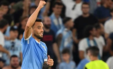 Felipe Anderson comemora gol salvador de goleiro em seu primeiro