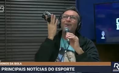 Ao vivo, Neto liga para repórter da Globo e dá 'bronca': 'Sai do WhatsApp'  - Lance!