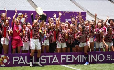 Corinthians goleia o São Paulo e conquista quarto título do