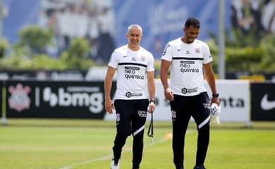 Sylvinho afirma que o time está jogando bem, mas que ainda passa por  construção