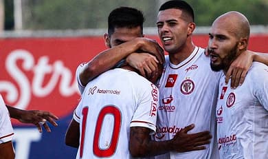 Bola No Lance Inicial De Um Jogo Do Futebol Ou De Futebol Luz