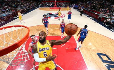 Los Angeles Lakers derrota San Antonio Spurs com LeBron de volta às quadras