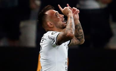 Com show de Maycon, Corinthians vence o Boca e assume liderança do grupo na  Libertadores - Lance!