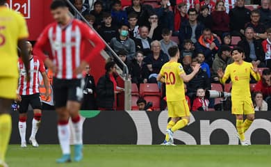 Futebol: Liverpool a um passo de vencer título na Inglaterra