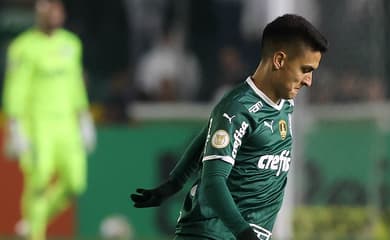 Atuesta marca pela primeira vez com a camisa do Palmeiras