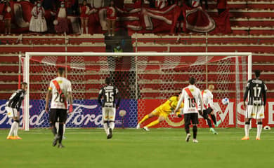 Always Ready 2 x 0 Internacional  Taça Libertadores: melhores momentos