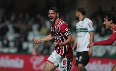 Ele joga! São Paulo divulga escalação para o clássico com Calleri